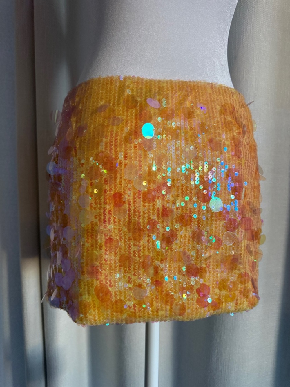 Edikted Yellow sequin mini skirt with Satin lining - Picture 7 of 10